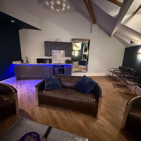 Апартаменты The Loft At One Luxury Penthouse Уиган Экстерьер фото