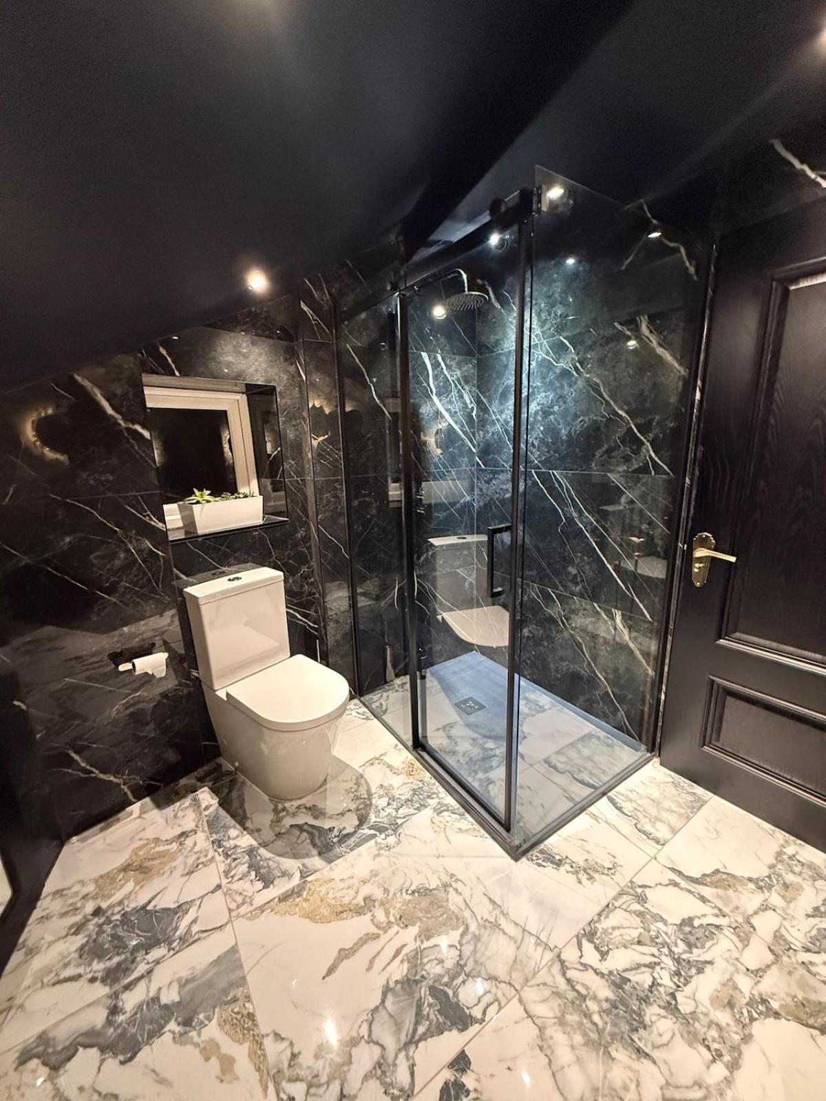 Апартаменты The Loft At One Luxury Penthouse Уиган Экстерьер фото